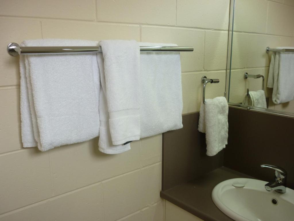 Nambour Lodge Motel Room photo